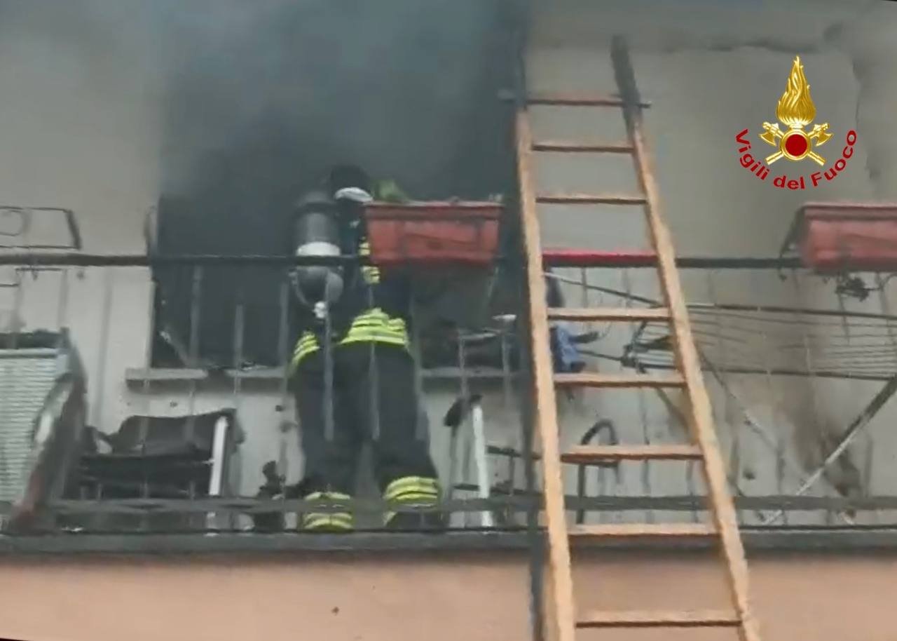 Bisuschio Fiamme In Casa Muore Il Cane Rete55